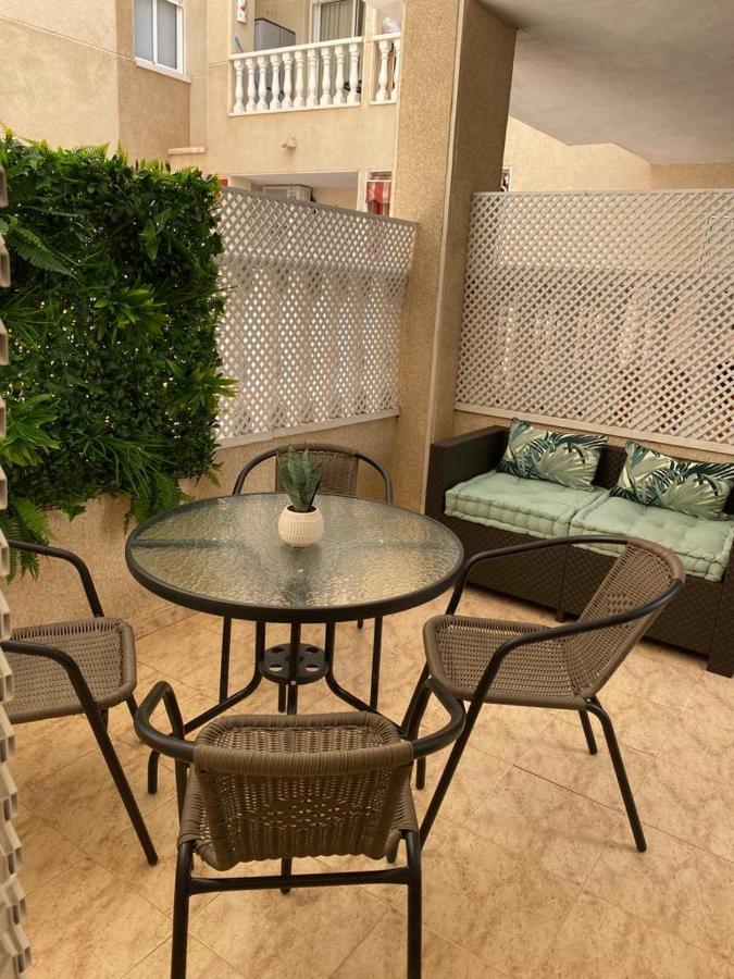 Комфортабельные Апартаменты С Большой Террасой Torrevieja Bagian luar foto